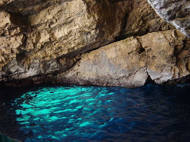 How to enjoy the Blue Grotto on Capri
